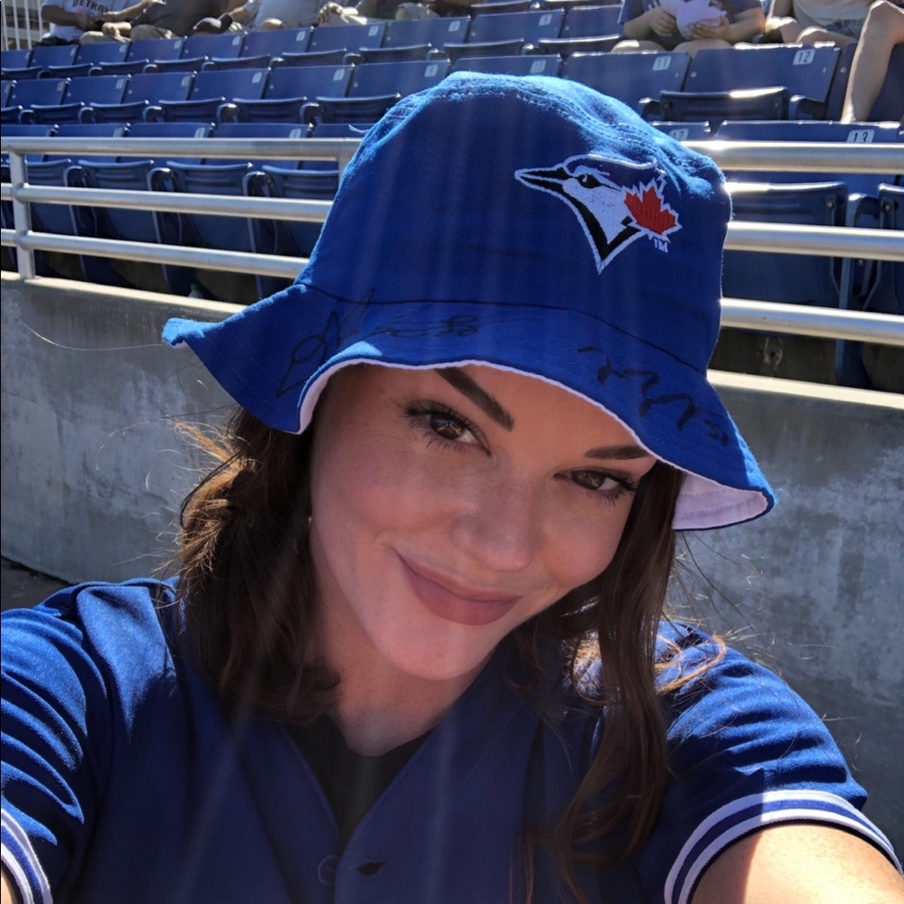 Autographed bucket cap Toronto Blue Jays